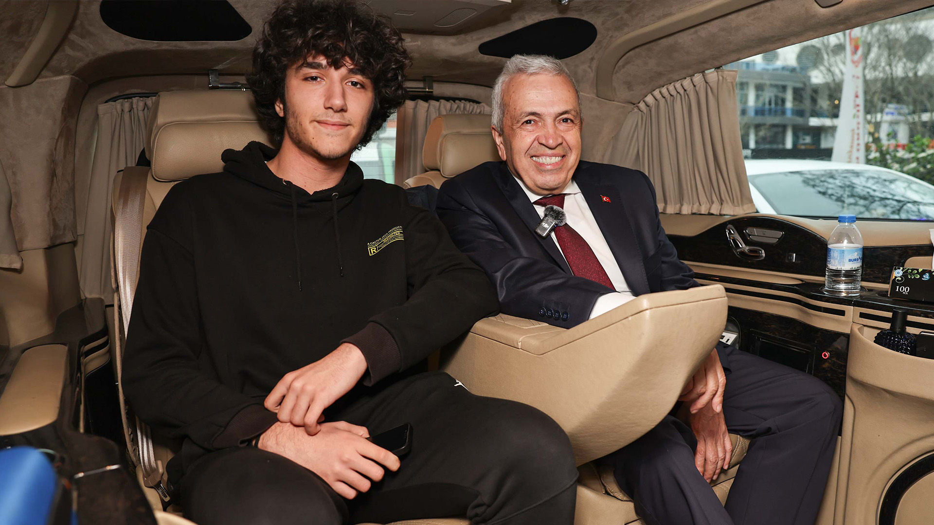 Şadi Özdemir Projeleri - Gençler istedi, Başkan Adayı Şadi Özdemir aracıyla gezdirdi  | 