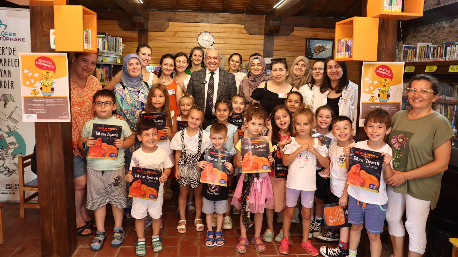 Şadi Özdemir Projeleri - Başkan Şadi Özdemir kütüphanede çocuklarla buluştu  | 