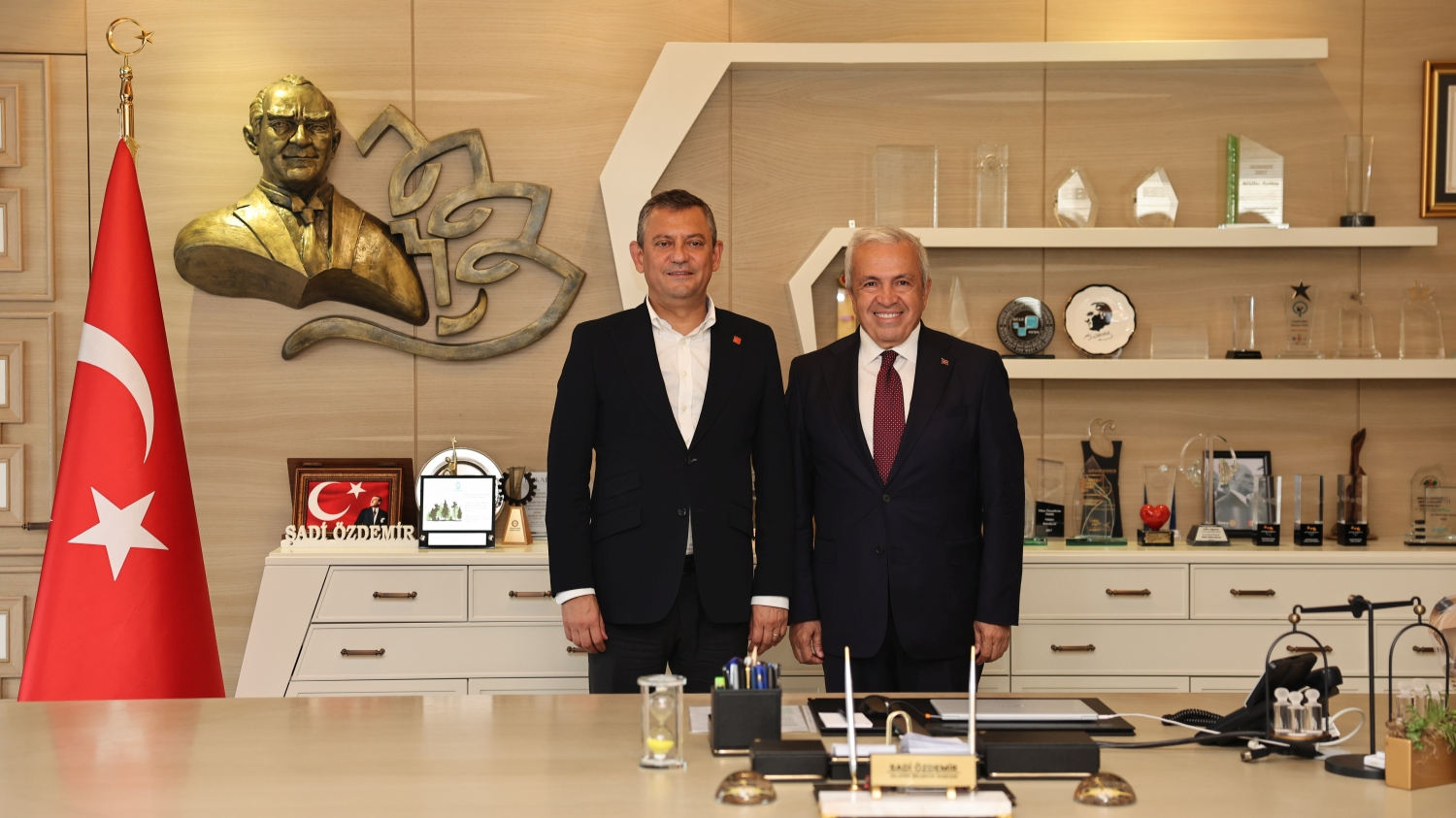 Şadi Özdemir Projeleri - Özgür Özel:  Nilüfer partimizin yüz akı belediyelerinden  | 