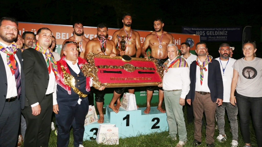 Şadi Özdemir Projeleri - 62. Geleneksel Tarihi Çalı Güreşleri’nin başpehlivanı Enes Doğan   | 
