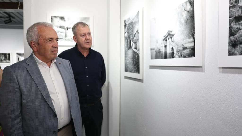 Şadi Özdemir Projeleri - ‘Gerçekten Düşe’ sergisi Misi'de sanatseverlerle buluştu | 