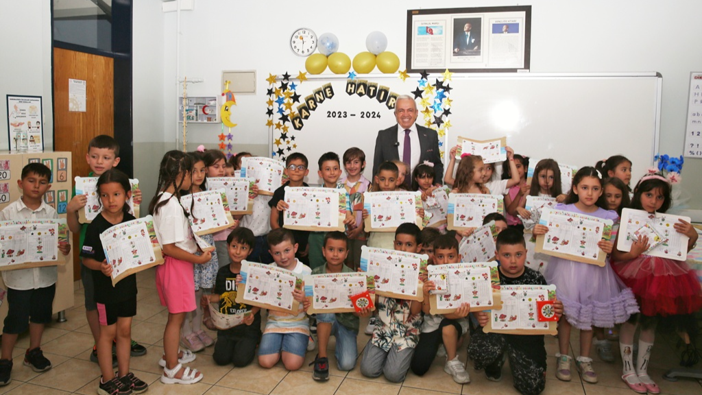 Şadi Özdemir Projeleri - Miniklerin karneleri Başkan Şadi Özdemir’den | 