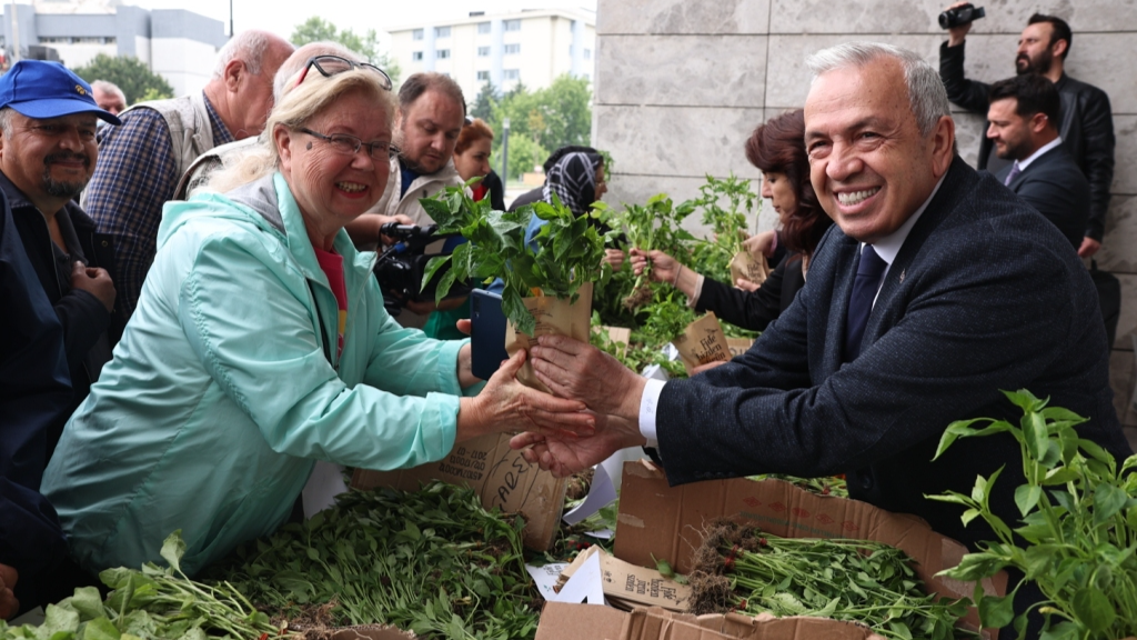 Şadi Özdemir Projeleri -  “Fide Bizden Ürün Sizden” kampanyasına yoğun ilgi | 
