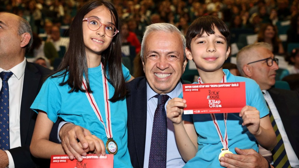 Şadi Özdemir Projeleri - Okuma şampiyonları ödüllerini aldı | 