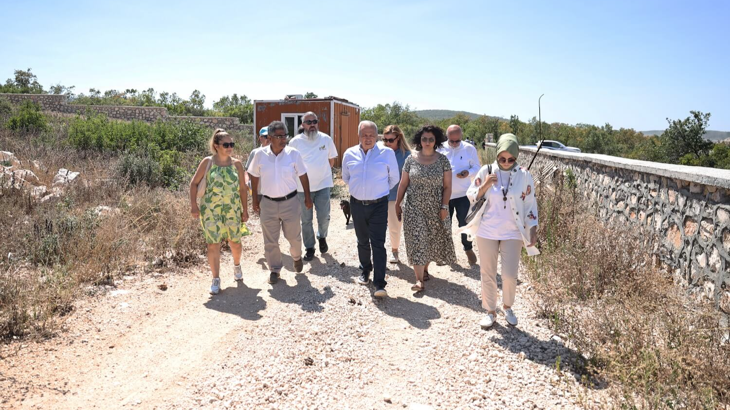 Şadi Özdemir Projeleri - Başkan Şadi Özdemir sokak hayvanları için hazırlanan projeyi inceledi | 