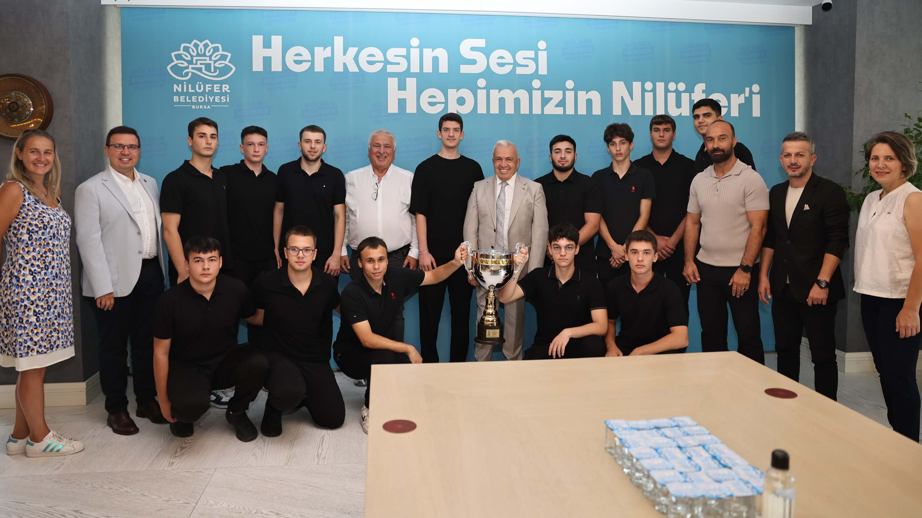 Şadi Özdemir Projeleri - Şampiyonluk sevincini Başkan Şadi Özdemir’le paylaştılar | 