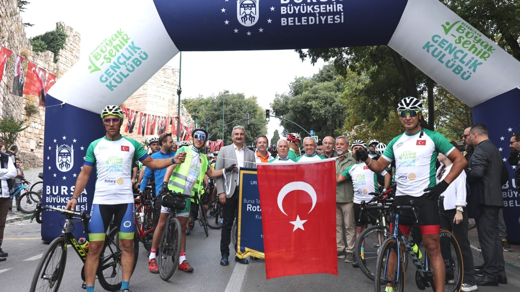 Şadi Özdemir Projeleri - “Tophane-Nilüfer-Mudanya Bisiklet Turu”yla yeşile pedalladılar | 