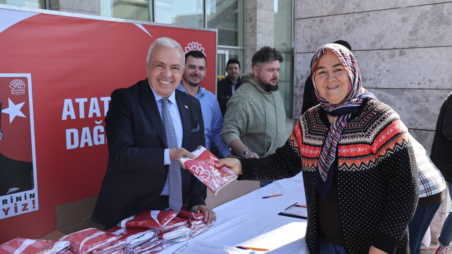 Şadi Özdemir Projeleri - Nilüfer Atatürk posterleriyle donanıyor | 