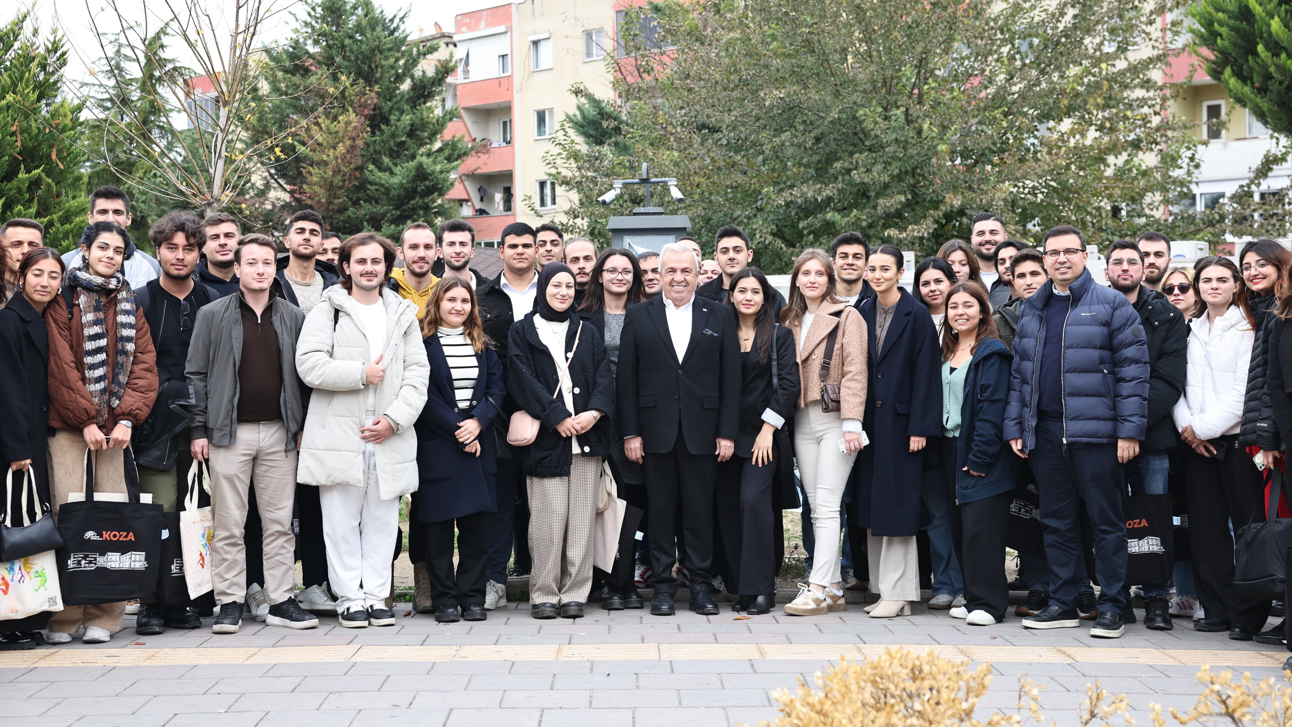 Şadi Özdemir Projeleri - Başkan Şadi Özdemir üniversite öğrencileriyle buluştu | 