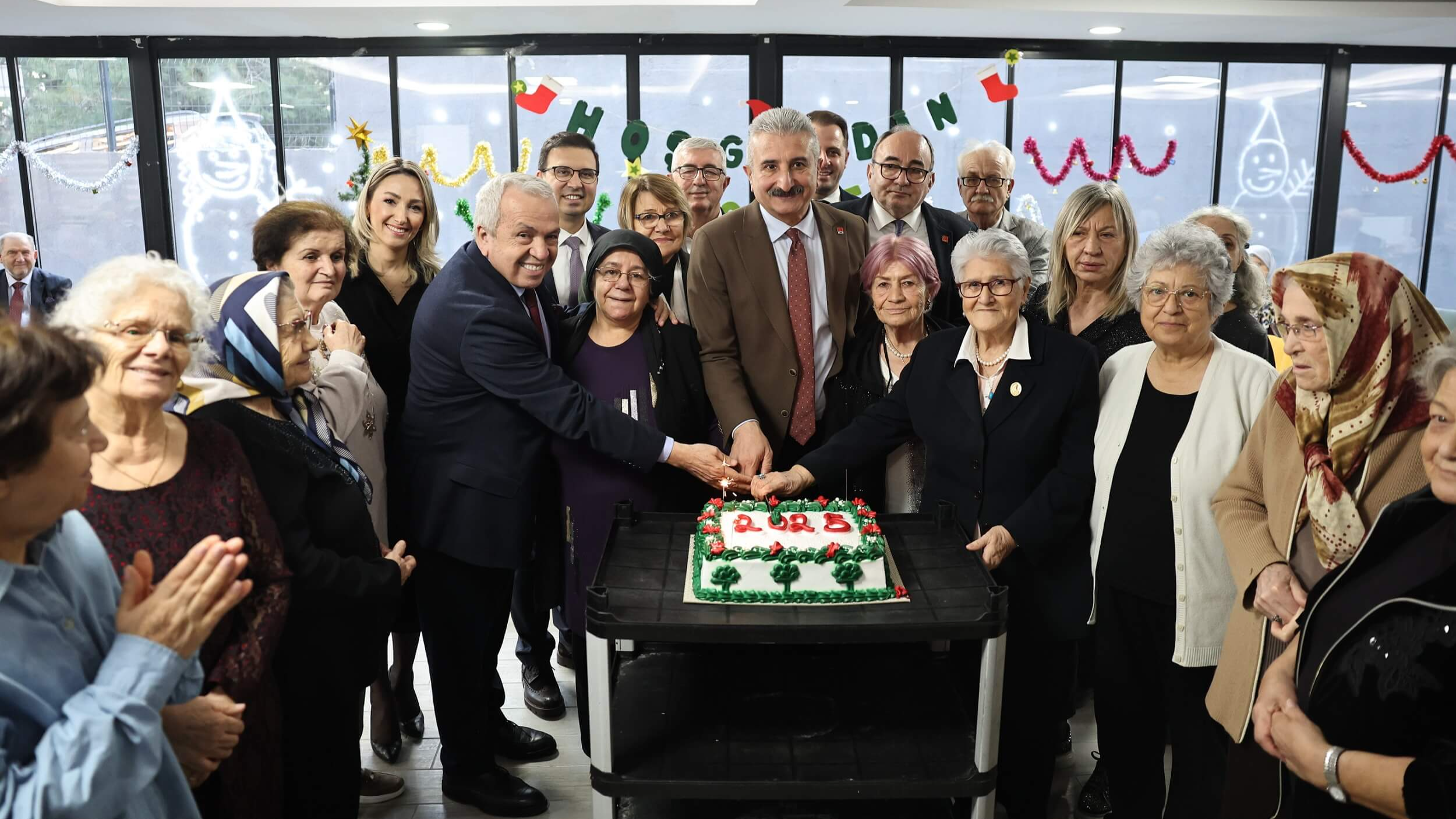 Şadi Özdemir Projeleri - Nilüfer’de huzurevi sakinlerinden yeni yıla keyifli karşılama   | 