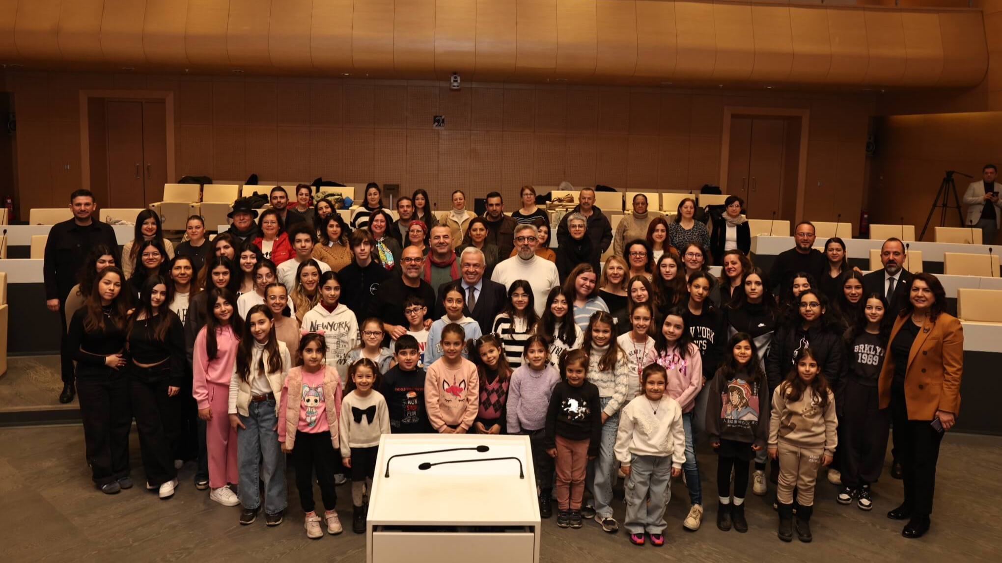 Şadi Özdemir Projeleri - Depremin yaralarını müzik ve dayanışma ile sarıyorlar | 