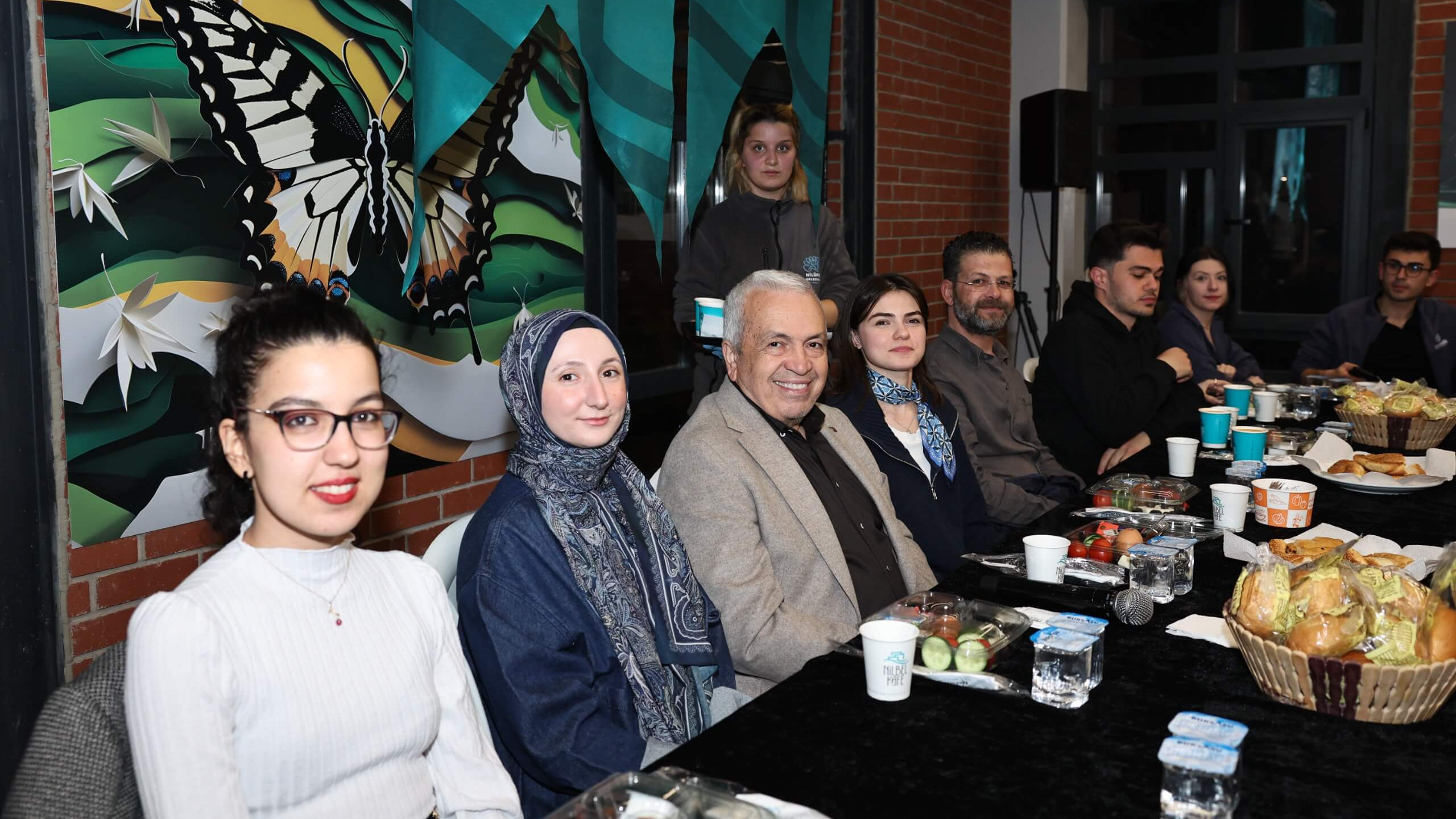 Şadi Özdemir Projeleri - Başkan Şadi Özdemir üniversite öğrencileriyle sahurda buluştu | 