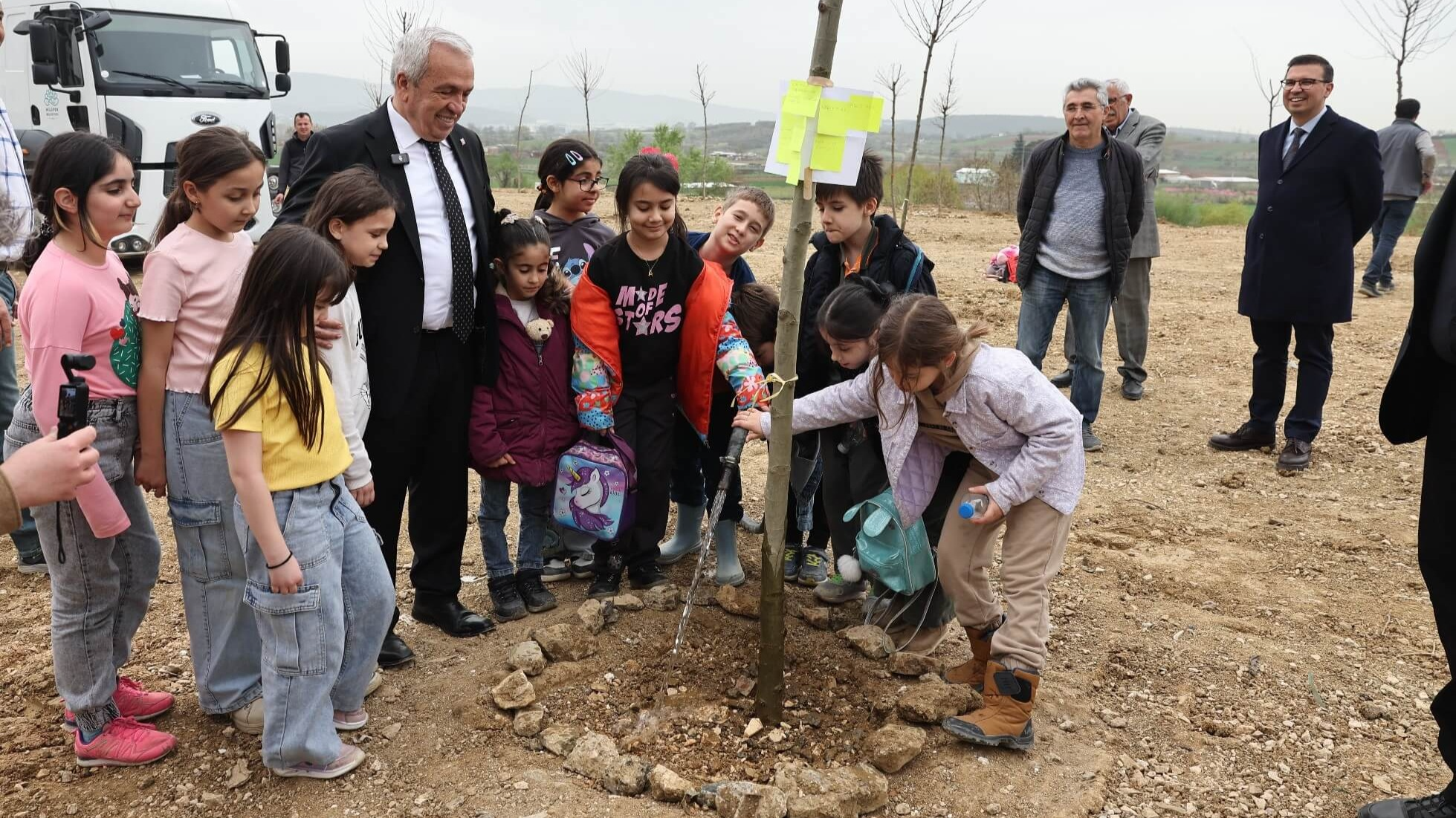 Şadi Özdemir Projeleri - Nilüfer’de yine fidanlar toprakla buluştu | 