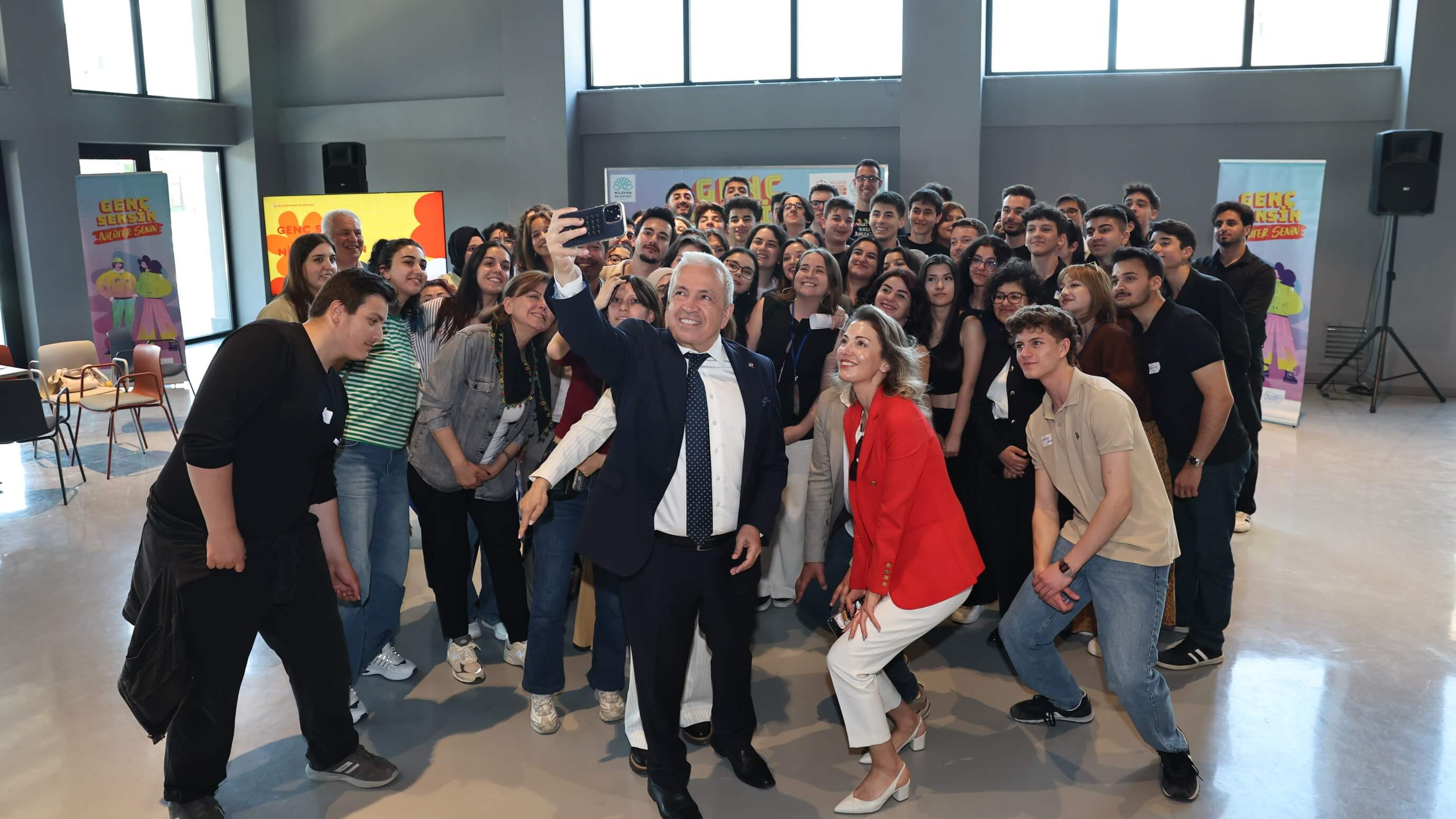 Şadi Özdemir Projeleri - Başkan Şadi Özdemir Gençlik Bayramı’nda gençlerle buluştu  | 