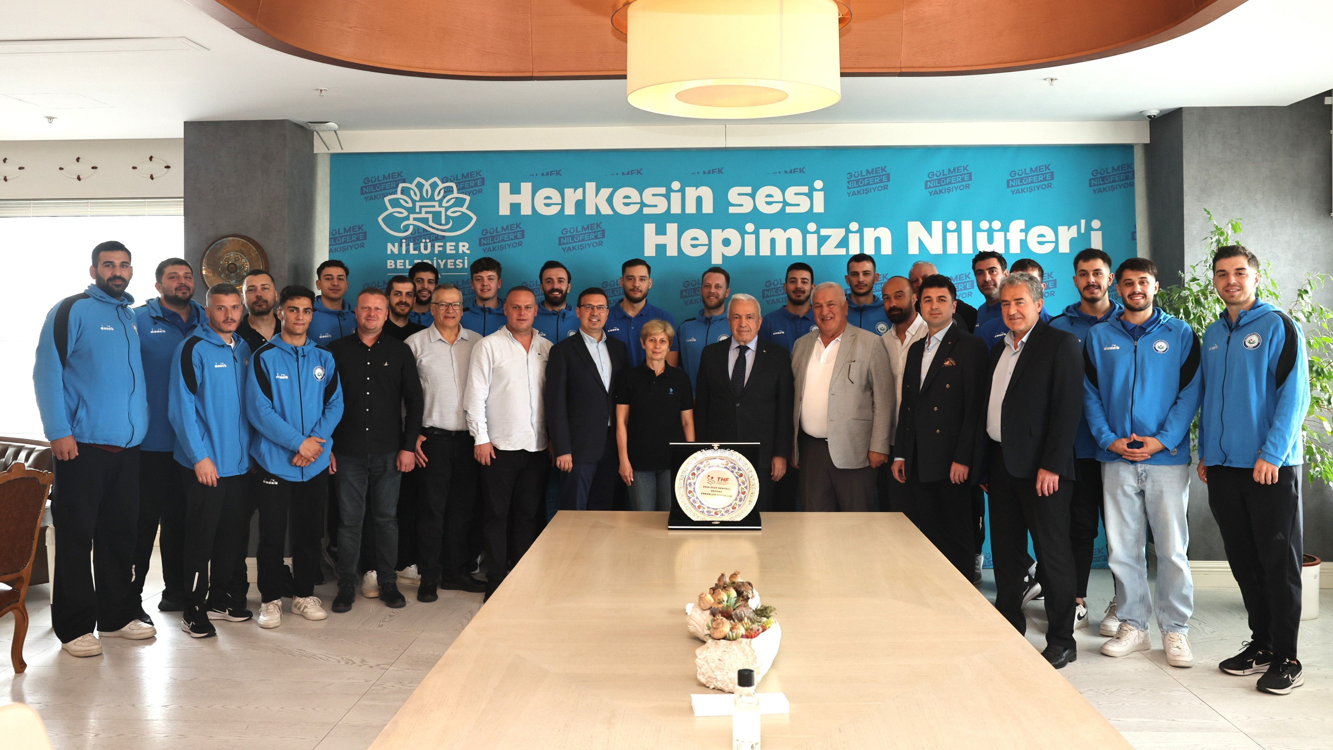 Şadi Özdemir Projeleri - Hentbolcular başarılarını Başkan Şadi Özdemir’le paylaştı | 