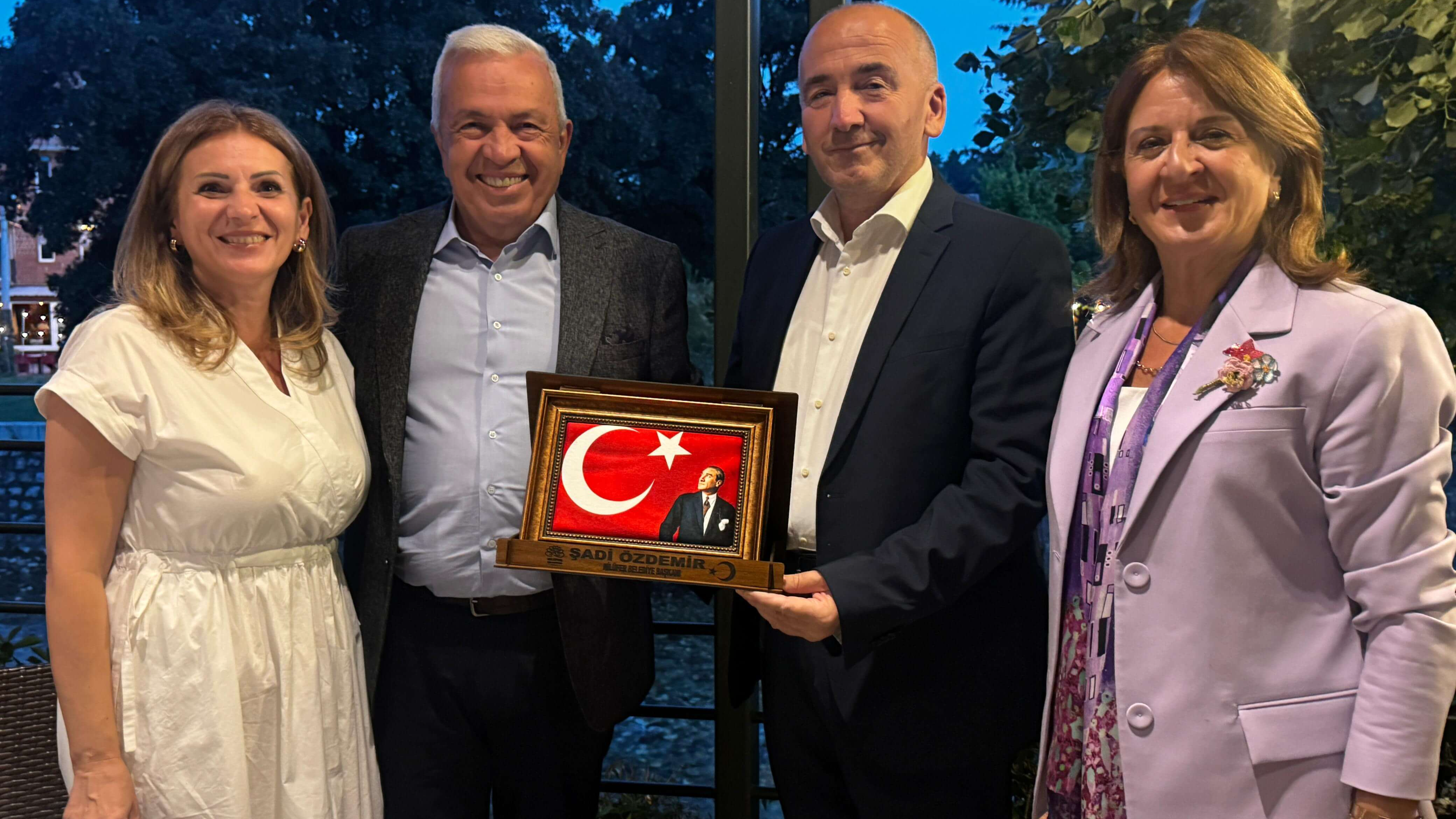 Şadi Özdemir Projeleri - Başkan Şadi Özdemir Peja’nın Kurtuluş Günü törenlerine katıldı | 