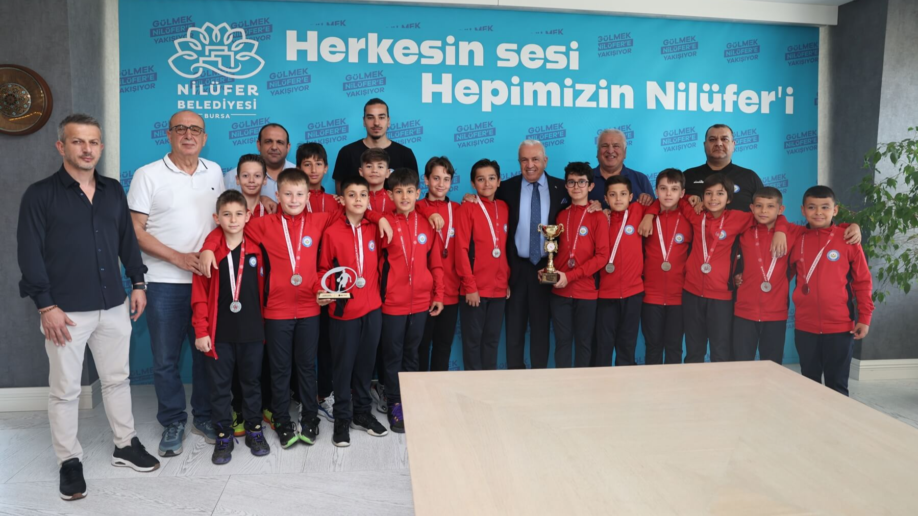 Şadi Özdemir Projeleri - Başkan Şadi Özdemir başarılı sporcuları ağırladı  | 