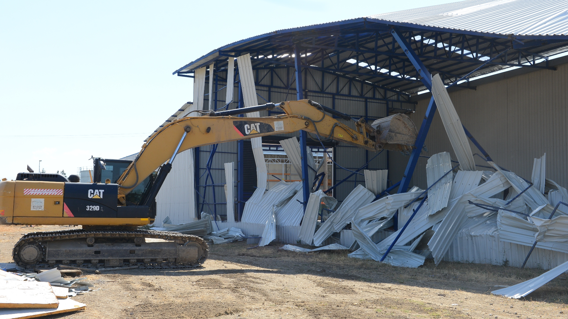 Şadi Özdemir Projeleri - Akçalar’da 2 kaçak yapı yıkıldı | 