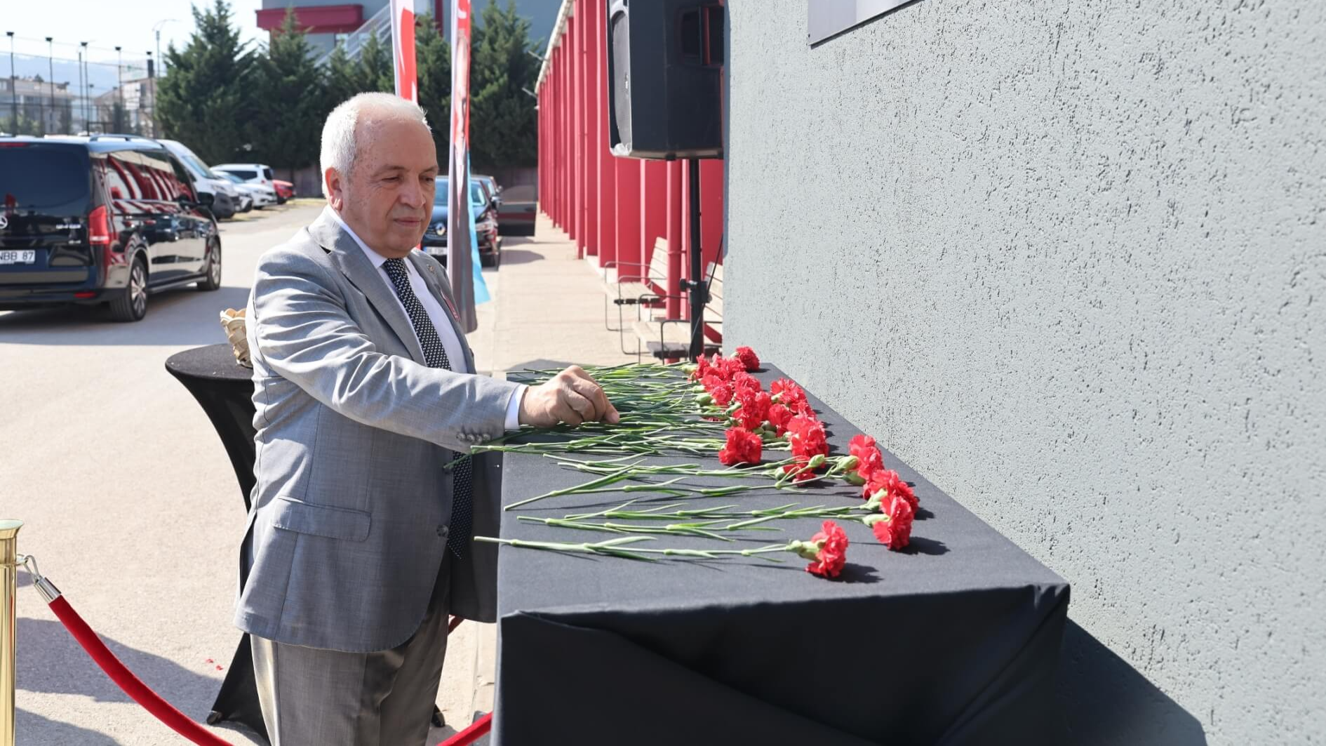 Şadi Özdemir Projeleri - Voleybolcu Lopez vefatının 1. yıl dönümünde anıldı  | 