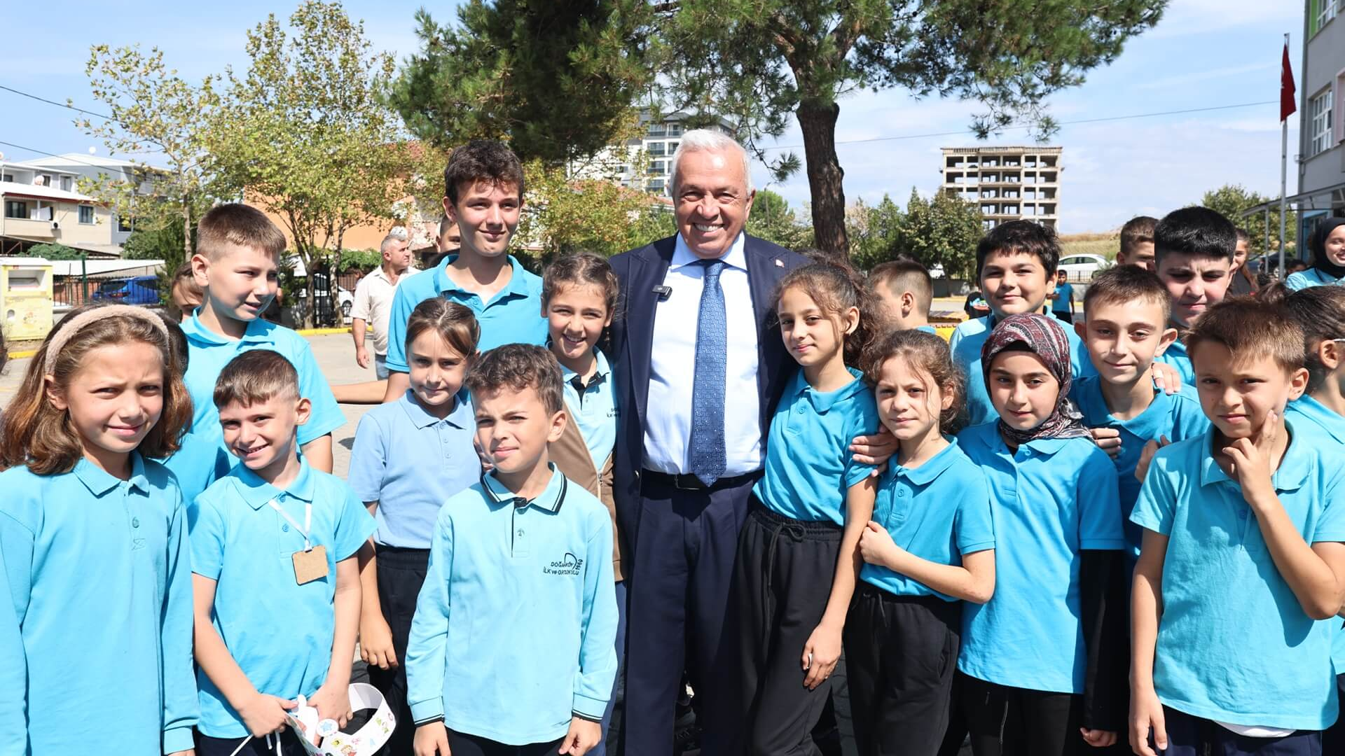 Şadi Özdemir Projeleri - Başkan Şadi Özdemir’den “Okula hoş geldin” hediyesi | 