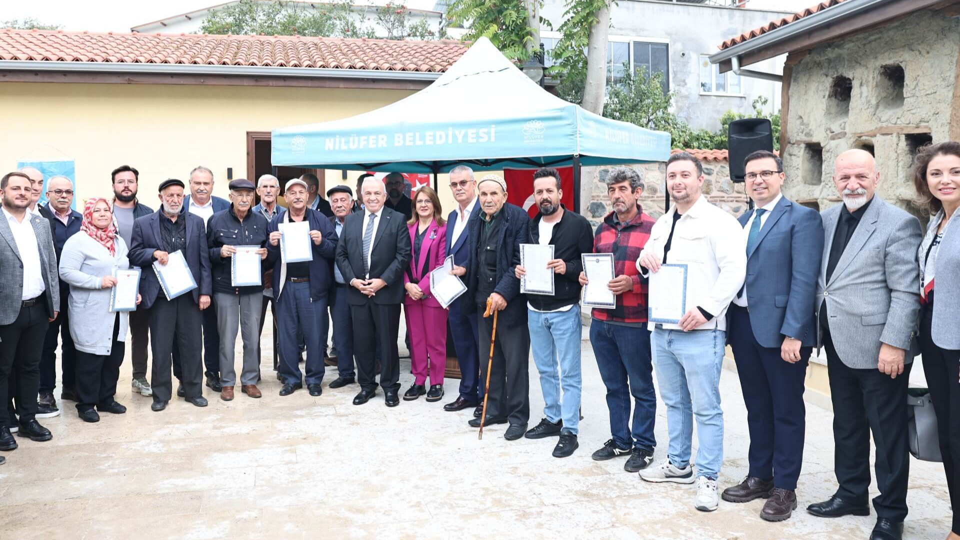 Şadi Özdemir Projeleri - Ürünlü'de 275 hak sahibine imarlı tapu sevinci | 