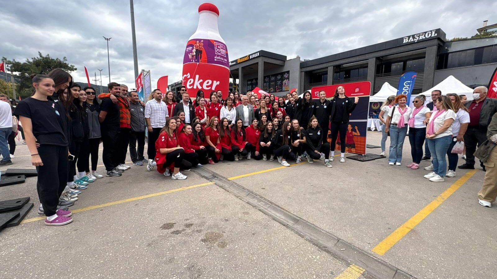 Şadi Özdemir Projeleri - Nilüfer Belediyespor Eker taraftarıyla buluştu | 