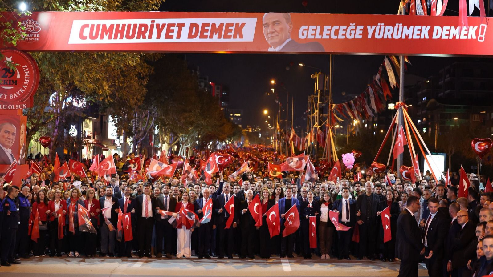 Şadi Özdemir Projeleri - Bursa Tek Yürek, Yaşasın Cumhuriyet | 