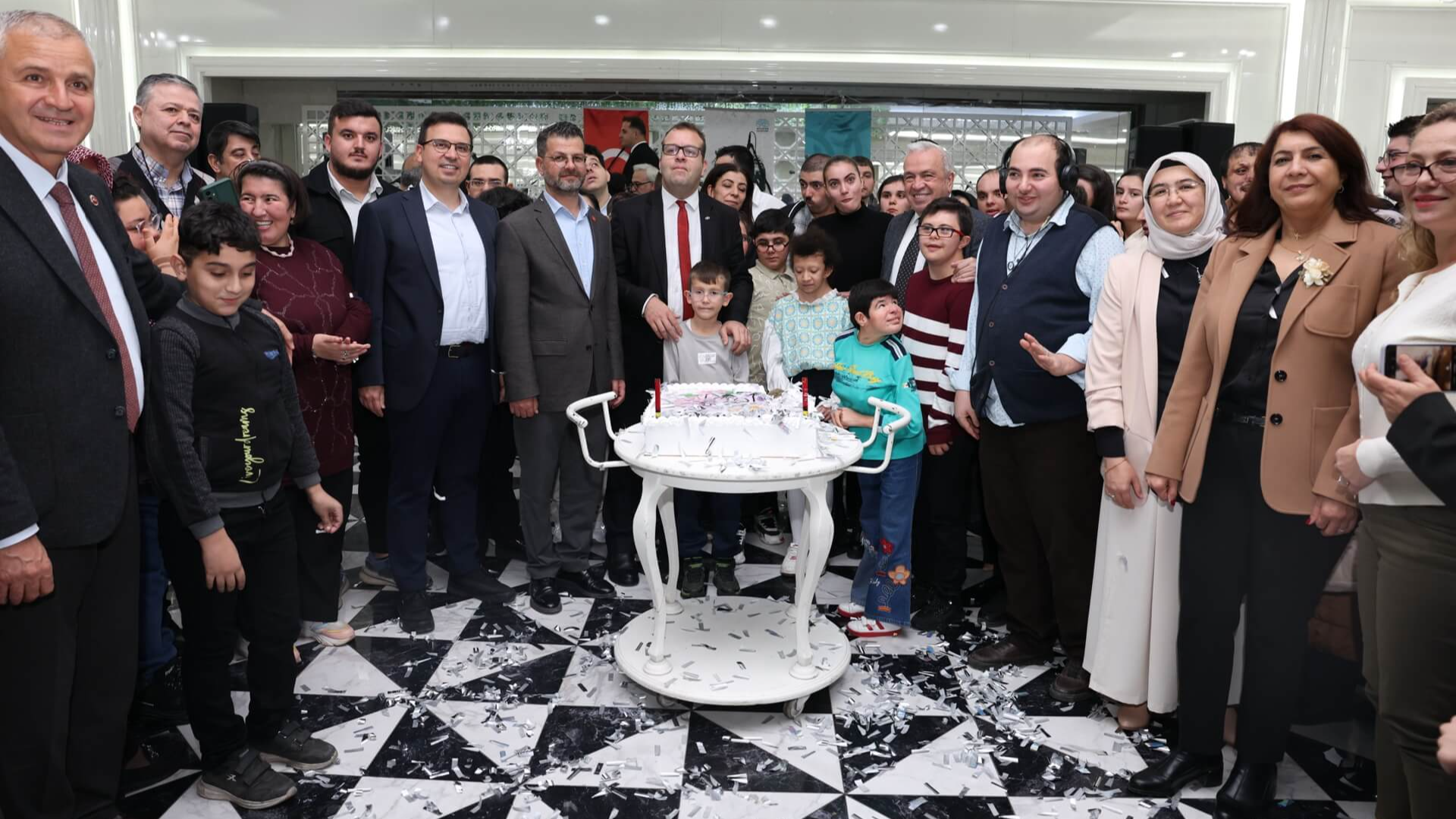 Şadi Özdemir Projeleri - Bizim Ev’in 14’üncü yıldönümü coşkuyla kutlandı  | 