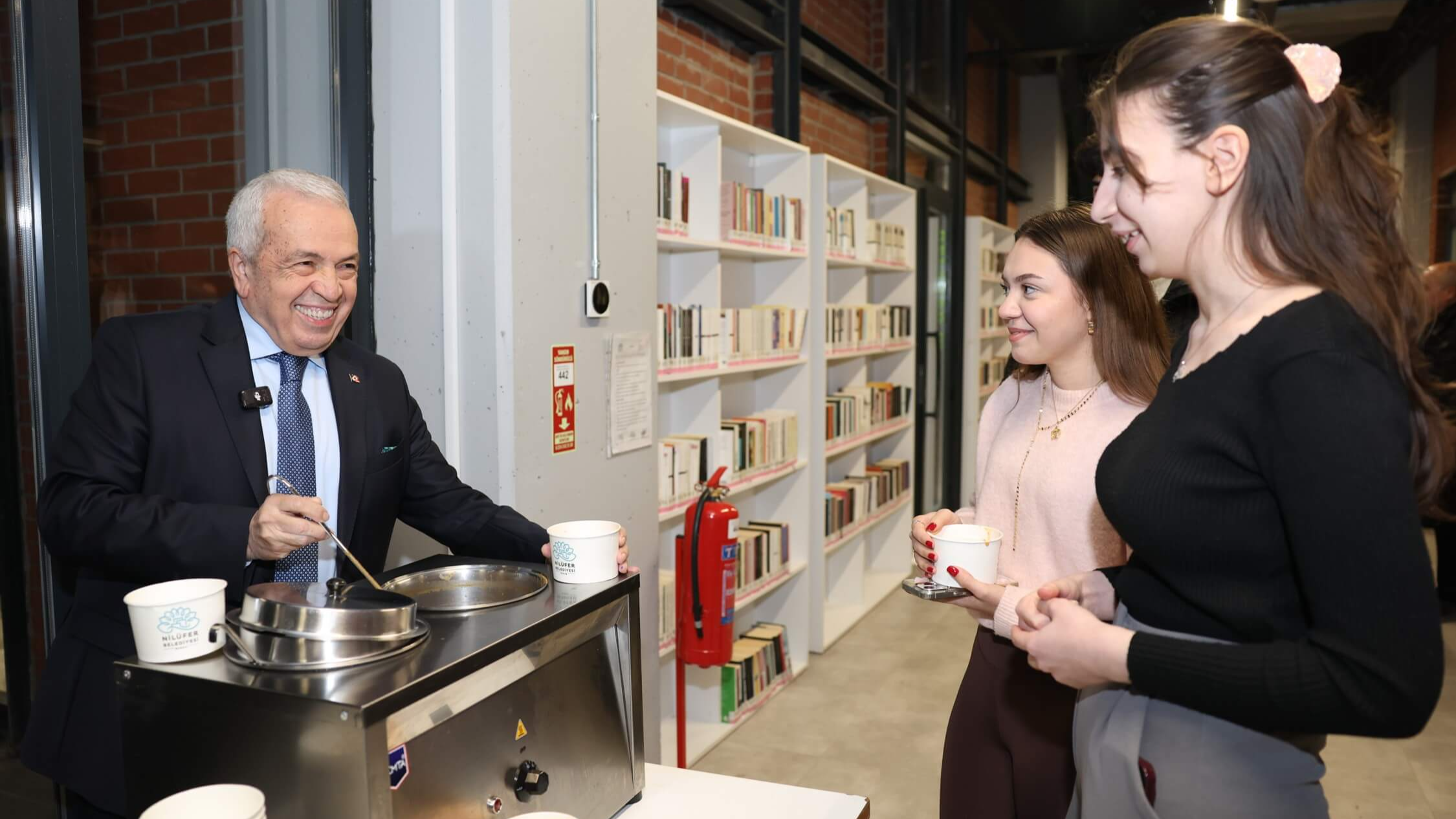 Şadi Özdemir Projeleri - Başkan Şadi Özdemir’den finaller öncesi gençlere moral ziyareti | 