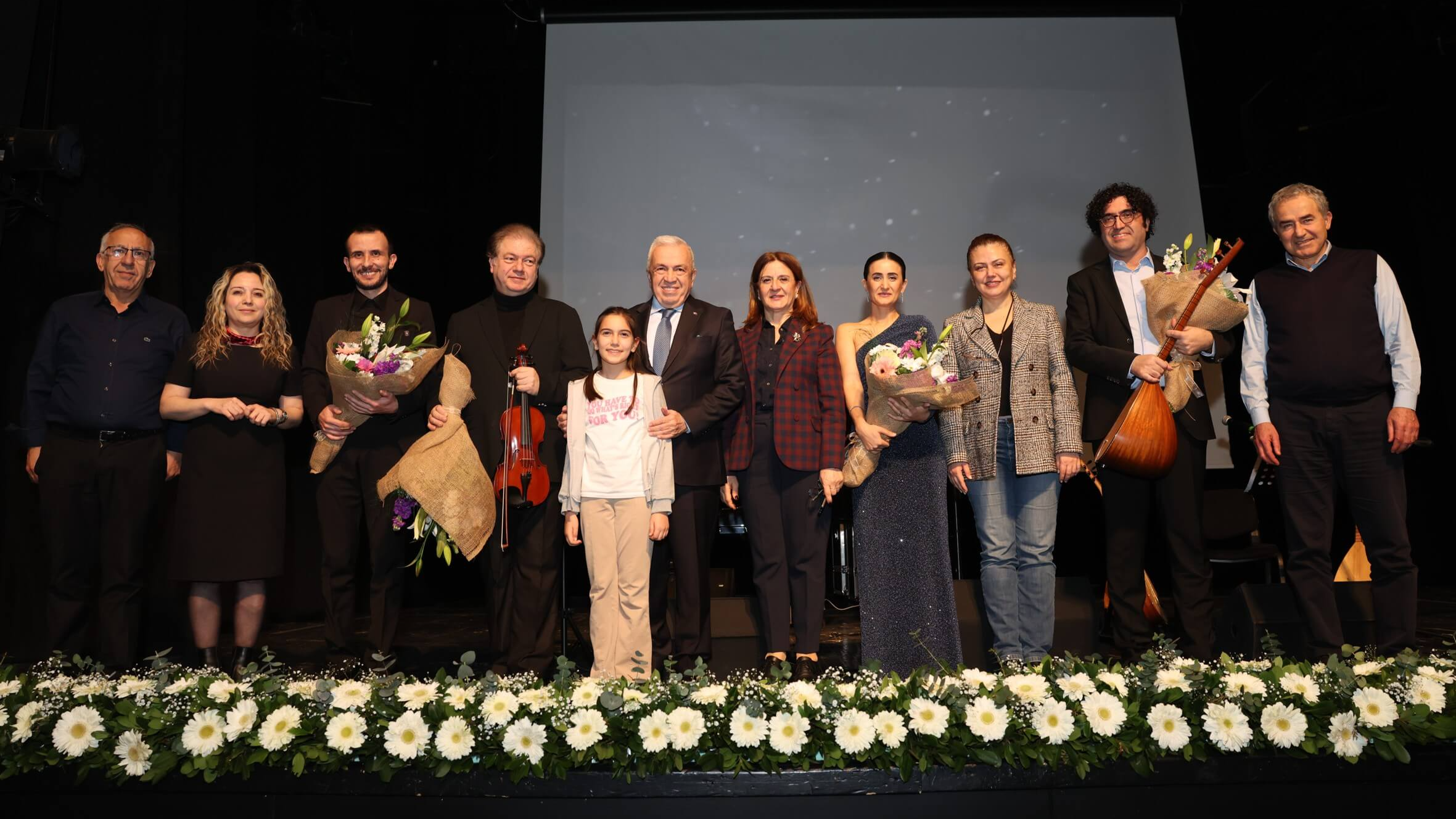 Şadi Özdemir Projeleri - Nâzım Hikmet 124. yaşında Nilüfer’de konserle anıldı | 