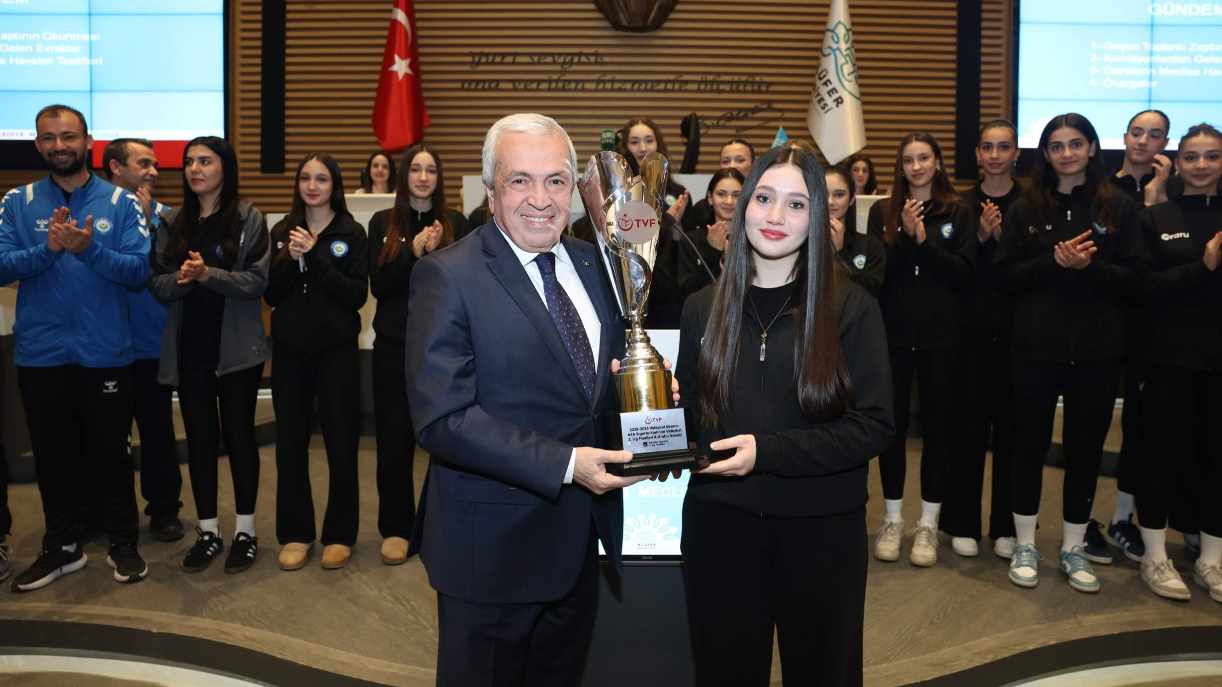 Şadi Özdemir Projeleri - Nilüfer’in genç sporcuları başarılarını belediye meclisinde paylaştı | 