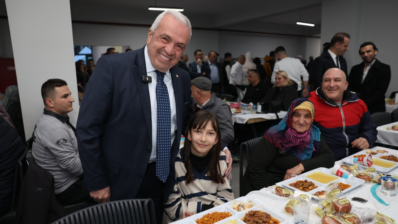 Şadi Özdemir Projeleri - Başkan Şadi Özdemir, vatandaşlarla iftarda buluştu | 