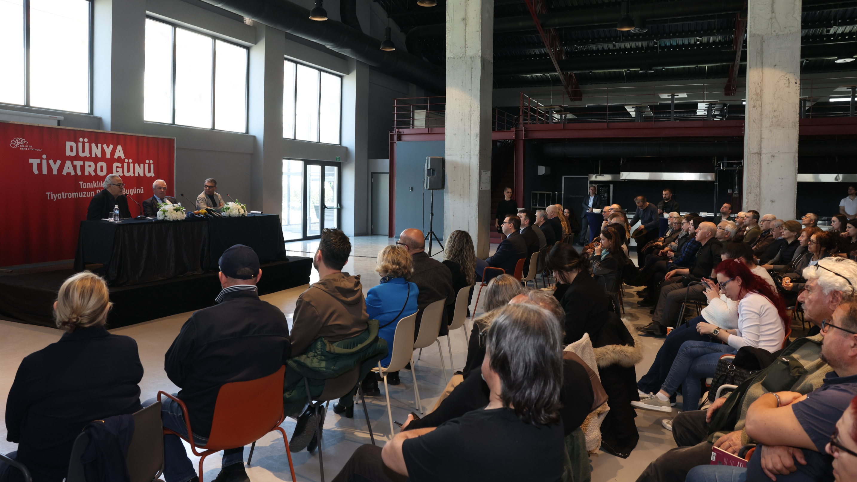 Şadi Özdemir Projeleri - Rutkay Aziz Dünya Tiyatro Günü’nde Nilüferlilerle buluştu | 