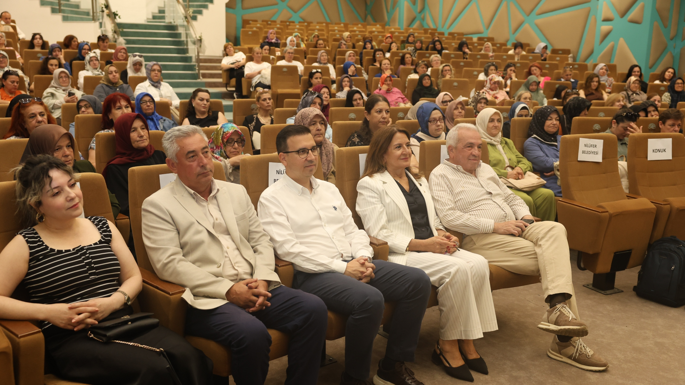 Şadi Özdemir Projeleri - Nilüferli kadınlar yılın yazarını şiirleri ile andı | 