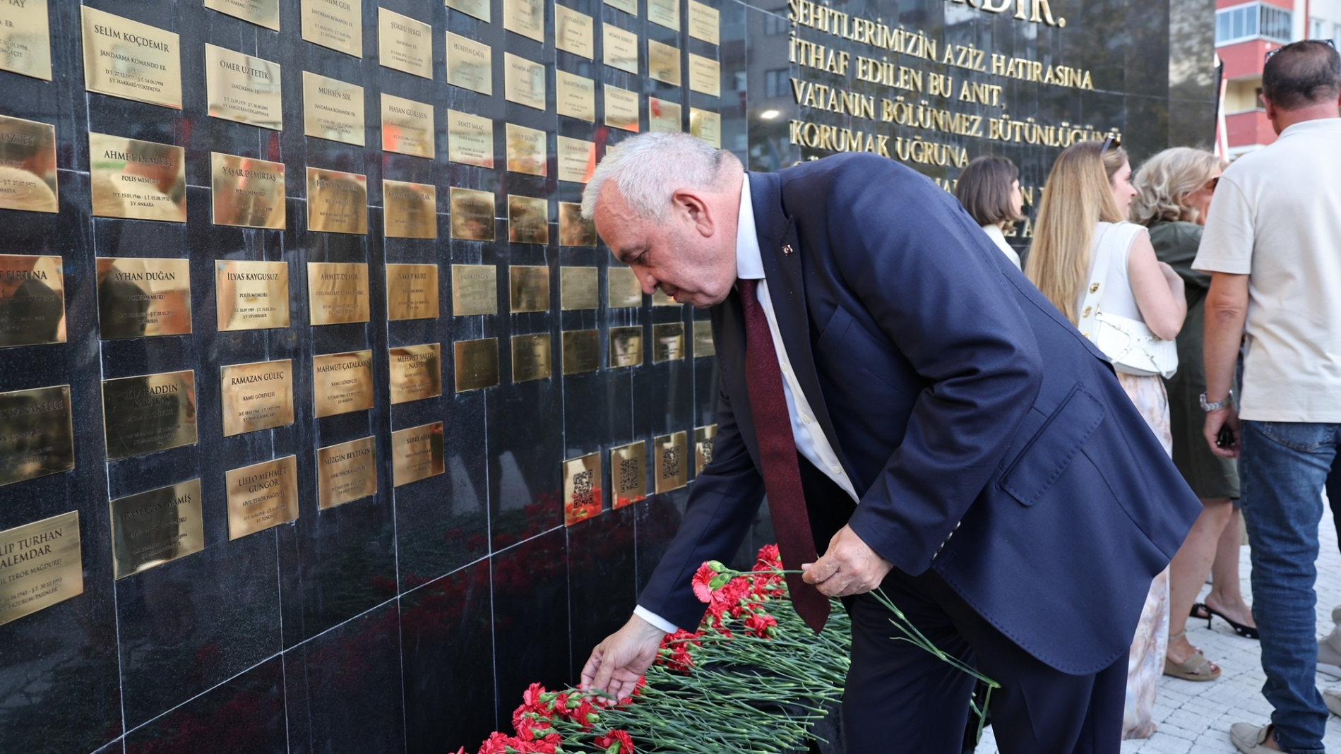 Şadi Özdemir Projeleri - Nilüfer’de şehitlerin hatırası Şehitler Anıtı ve Nilüfer Şehitlik Parkı’nda yaşatılacak | 