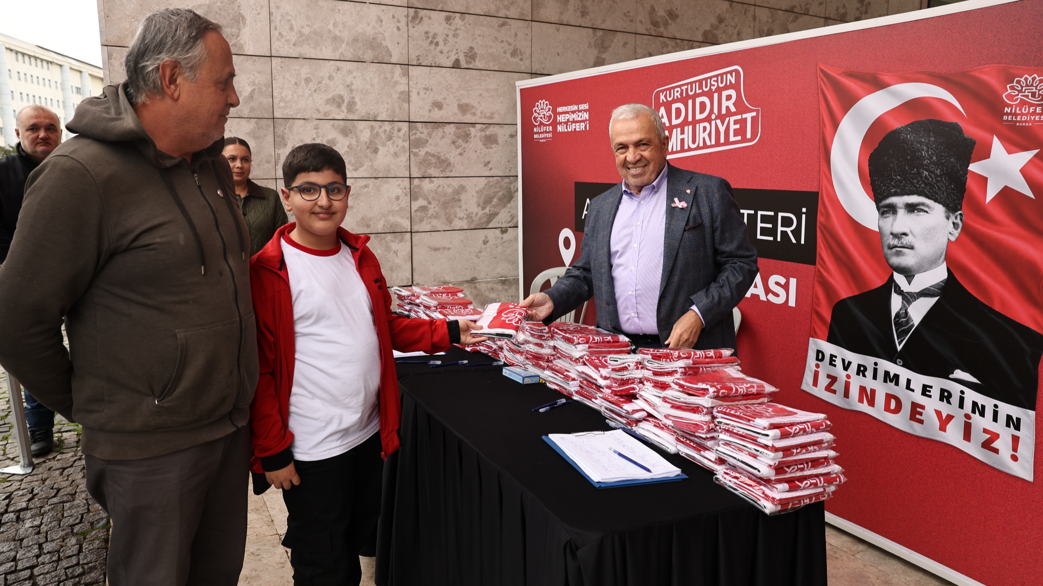 Şadi Özdemir Projeleri - Atatürk posterleri Nilüfer’in her yerinde  | 