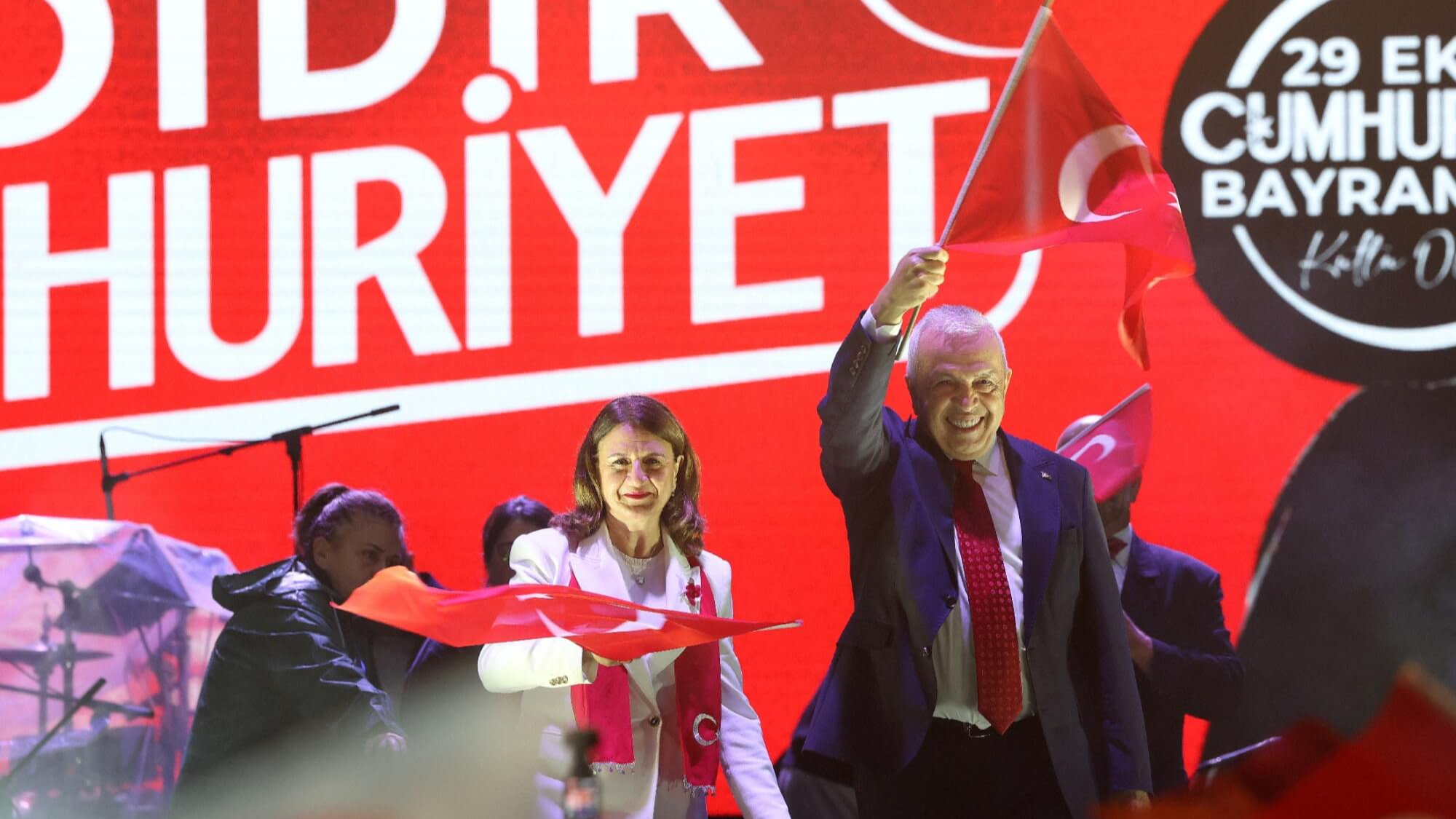 Şadi Özdemir Projeleri - Binlerce Nilüferli Cumhuriyet’in 103’üncü yılında tek yürek oldu | 